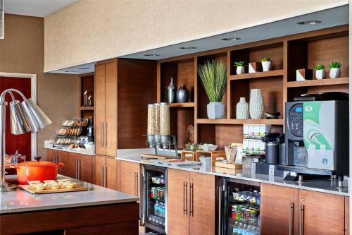 Dapur atau dapur kecil di Pittsburgh Marriott North