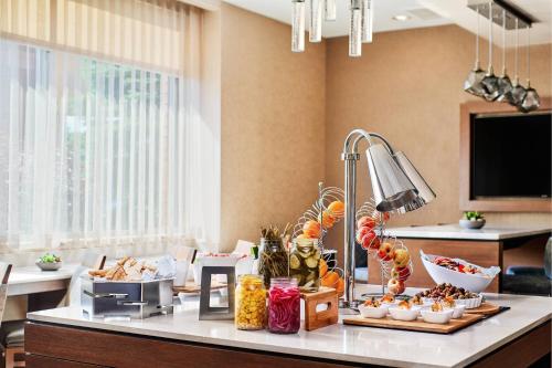 Makanan di atau berdekatan hotel