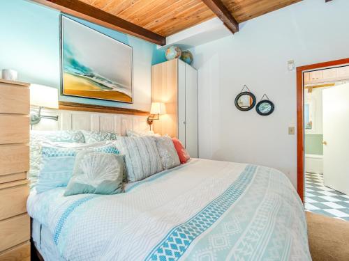 a bedroom with a bed with a tv on the wall at Ocean's Doorstep MCA#1121 in Manzanita