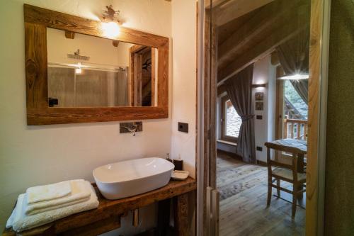 a bathroom with a sink and a mirror at Suites Courmayeur - Mont Blanc in Courmayeur