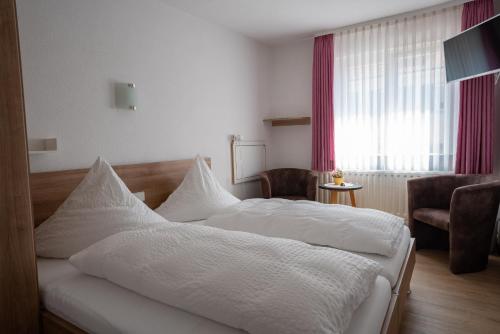 Postel nebo postele na pokoji v ubytování Gasthof Hosbein