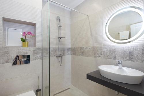 Bilik mandi di Bellicity Apart Complex