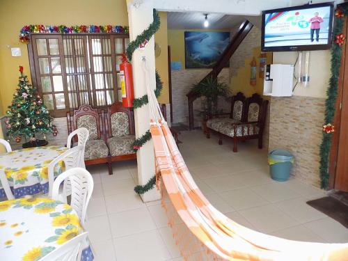 Televiisor ja/või meelelahutuskeskus majutusasutuses Casa e Praia Hospedaria