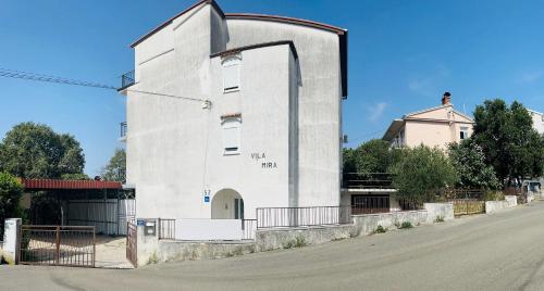 Apartments and Room Mira