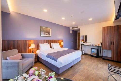 Deluxe Corner Double or Twin Room