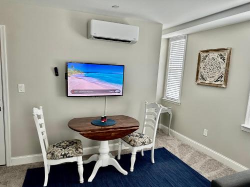a room with a table and two chairs and a flat screen tv at Lovely Renovated 1Bdrm 1Bath Getaway in Ocean City