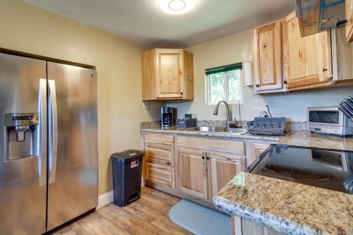 Gallery image of On-Site Creek and Fishing Cozy Coos Bay Retreat! in Coos Bay