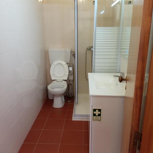 Koupelna v ubytování OURO WAVES