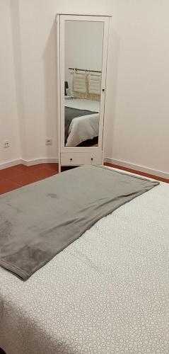 En eller flere senge i et værelse på OURO WAVES