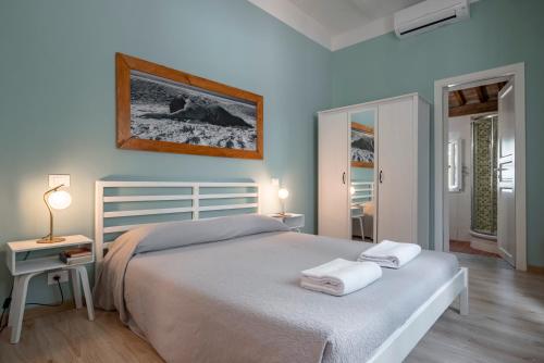 a bedroom with a bed with two towels on it at Agriturismo Terre della Rinascita in Castelnuovo della Misericordia