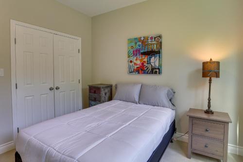 Un ou plusieurs lits dans un hébergement de l'établissement Charming Willis Hideaway Less Than 1 Mi to Lake Conroe!