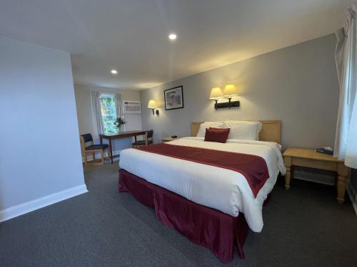 a bedroom with a large bed in a hotel room at The Cutty Sark in Dennis Port