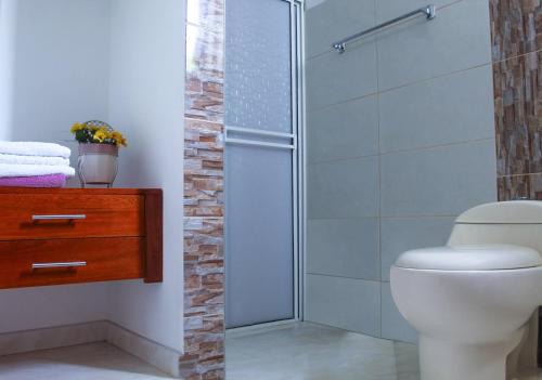 a bathroom with a shower stall and a toilet at CASAS BLANCAS Coveñas in Coveñas