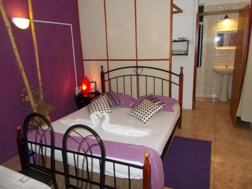 a bedroom with a large bed with pillows on it at Residence Les Bambous in Mahébourg