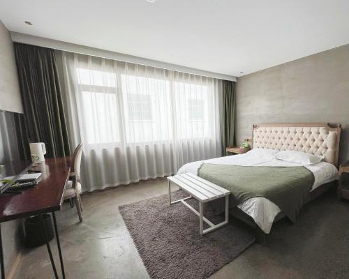 En eller flere senge i et værelse på Suzhou Unique Space Design Art Hotel