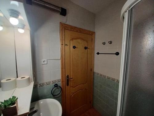 a bathroom with a shower and a toilet and a sink at Bonita casa en pueblo pictórico, Ideal para familias, grupos y Buceadores in Cabo de Palos