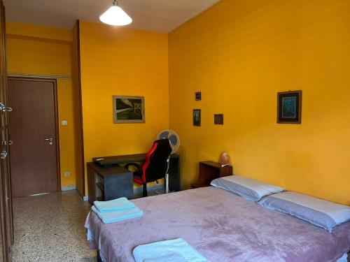 Un pat sau paturi într-o cameră la Scalea City Center Apartments