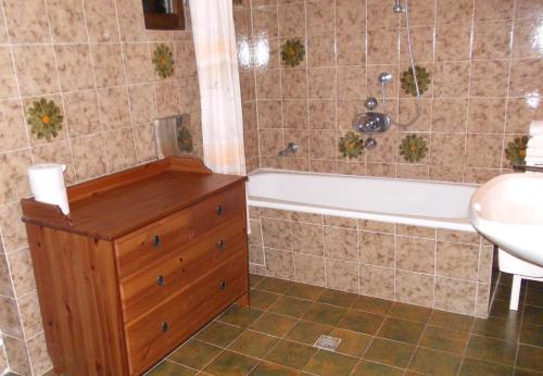 a bathroom with a sink and a bath tub and a sink at Naturhaus Andrea in Grossarl