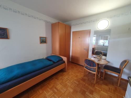 a bedroom with a bed and a table and chairs at ABM Apartment Haus in Zwingenberg