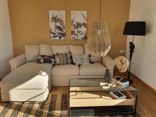 Posezení v ubytování Mosel Wine Region Holiday House with Garden, Terrace, BBQ and Free Parking up to 9 persons
