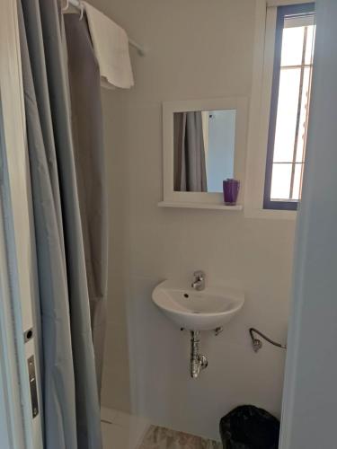 a bathroom with a sink and a mirror at Habitacion 1 o 2 personas in San José