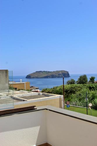 Foto dalla galleria di Hotel Lo Smeraldo a Ventotene
