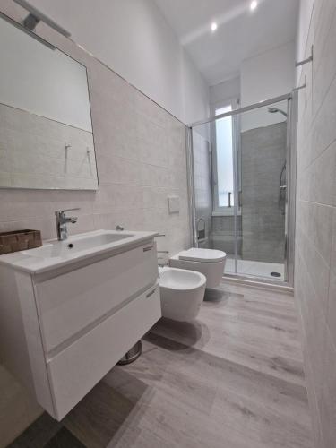 a white bathroom with a toilet and a sink at La Presentosa Bed&Breakfast in Ortona