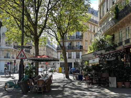 70 sqm apartment in 75008 Paris