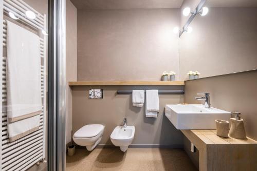a bathroom with a toilet and a sink at CasaCastello Barolo in Barolo