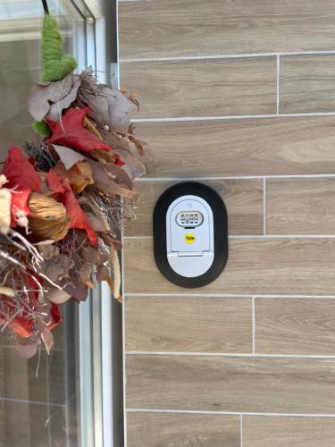 a thermostat on the side of a wall at Apartmán Ivona 2 in Zlín