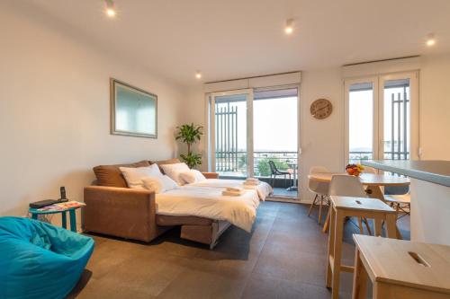 Postel nebo postele na pokoji v ubytování Nest Apartment