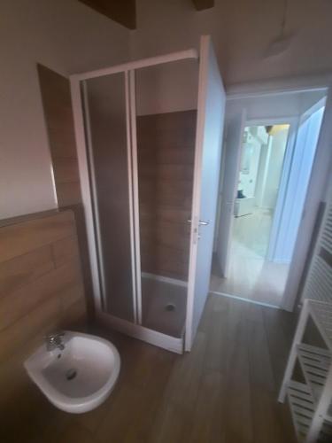 RELAIS AGADELLO tesisinde bir banyo