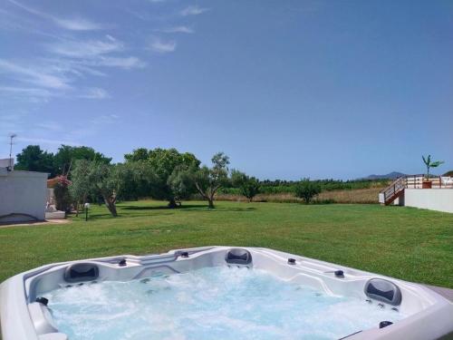 a large bath tub in a yard with a field at Podere Cala Viola in Porto Conte