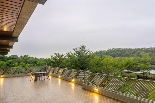 Gallery image of SaffronStays Siesta by the River in Murbād