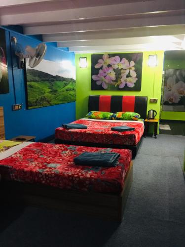 Postel nebo postele na pokoji v ubytování Lily Haven Hotel C-1