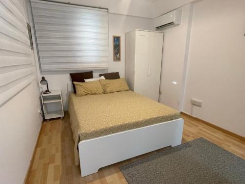 Säng eller sängar i ett rum på Nicosia centre cozy appartment