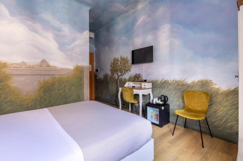 - une chambre avec un lit, une table et des chaises dans l'établissement Suites Trastevere, à Rome