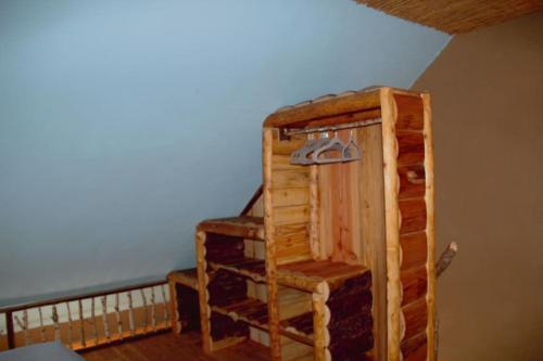 a room with a wooden staircase in a room at Biberbau in Reinsfeld