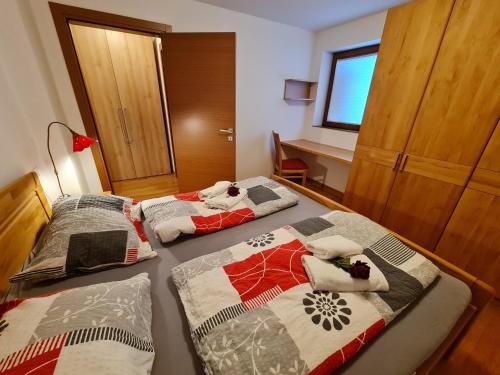 Ένα ή περισσότερα κρεβάτια σε δωμάτιο στο Haus Stefan by Globalimmoservice