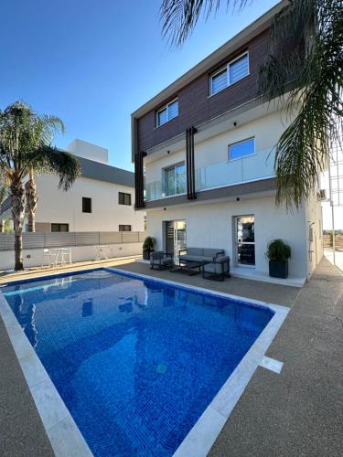 Πισίνα στο ή κοντά στο Valerian Palm Villas - Napa's Secret Escape