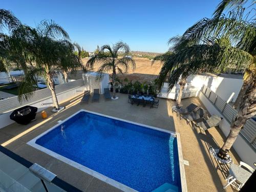 Πισίνα στο ή κοντά στο Valerian Palm Villas - Napa's Secret Escape