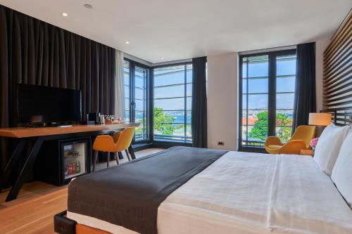 Postel nebo postele na pokoji v ubytování Metropolitan Hotels Bosphorus - Special Category