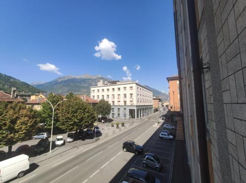 Blick auf eine Straße aus dem Fenster eines Gebäudes in der Unterkunft Up to 3 people - B Room shared bathroom - MyAostaProject Rentals in Aosta