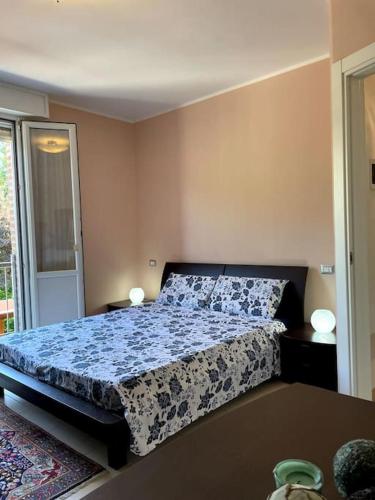 a bedroom with a bed with a blue comforter at Maisonette cibeno in Carpi