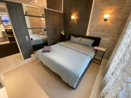 Кровать или кровати в номере RentNow Modern Business Apartment with 3 Bedrooms in Centre Chișinău