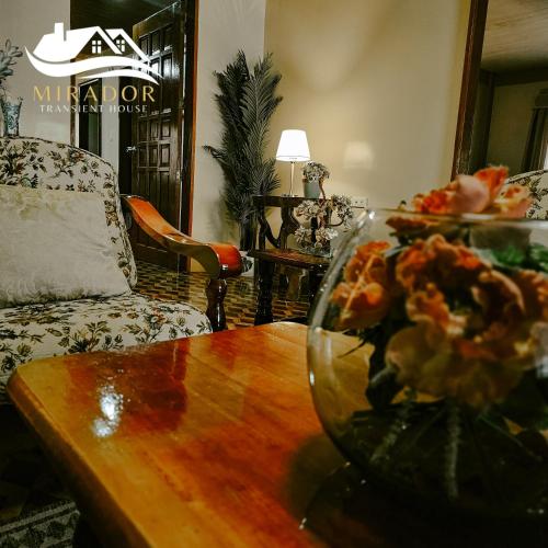 Gambar di galeri bagi Mirador Old-Time House walking distance to Lourdes Grotto di Baguio