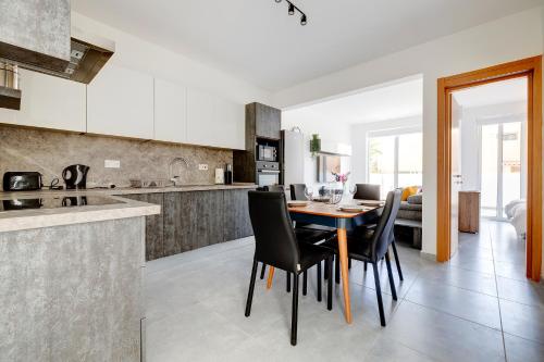 Central Sliema 3-Bedroom Retreat by Buena Vista