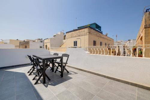 Stunning 2BR Holiday Penthouse in Central Sliema by Buena Vista