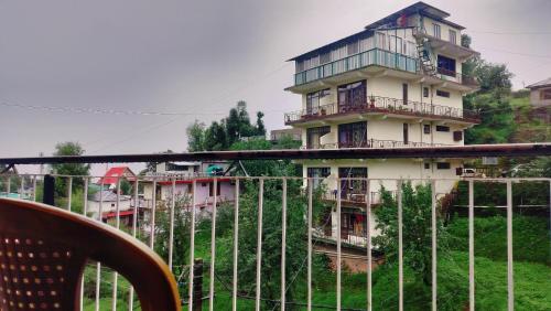 El edificio en el que está la habitación en casa particular