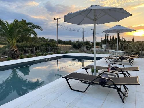 Majoituspaikassa Garden Villa with private pool in Porto Cheli tai sen lähellä sijaitseva uima-allas